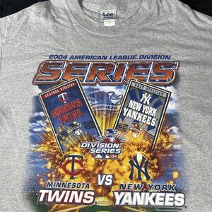 Vintage Minnesota Twins Gray MLB Baseball Yankees Playoffs 2004 Shirt